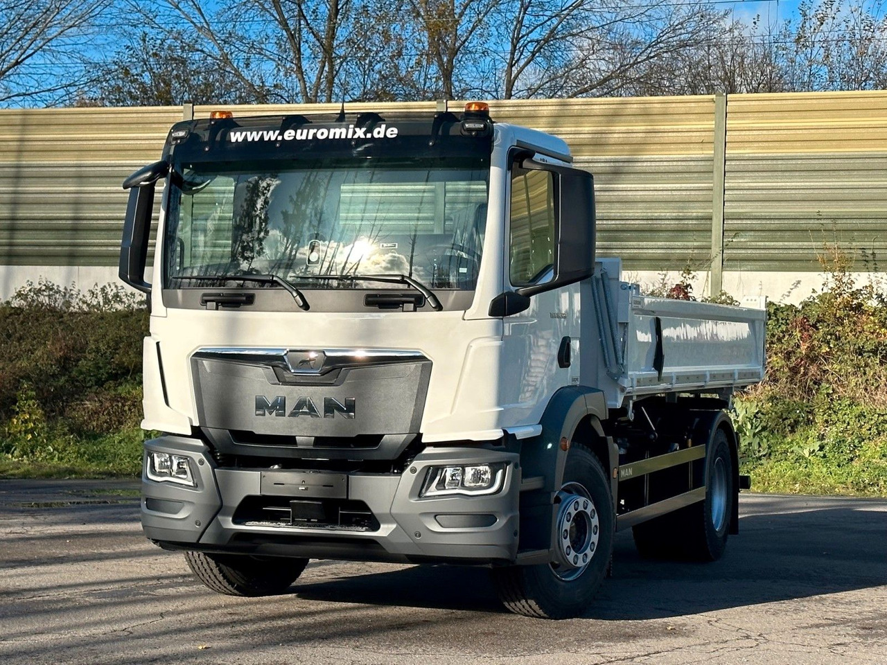 MAN TGM 18.320 4X2 / Euro 6e 3-Seiten-Kipper - Camión volquete: foto 2 MAN TGM 18.320 4X2 / Euro 6e 3-Seiten-Kipper - Camión volquete: foto 2