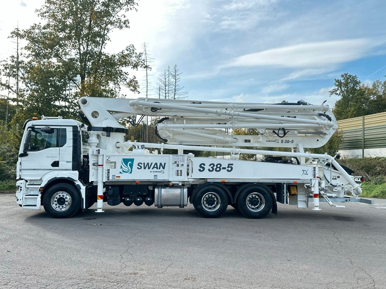 MAN TGS 26.510 6x4 SWAN TSP 38-5 160RZ ( 38m ) - Camión bomba de hormigón: foto 1 MAN TGS 26.510 6x4 SWAN TSP 38-5 160RZ ( 38m ) - Camión bomba de hormigón: foto 1