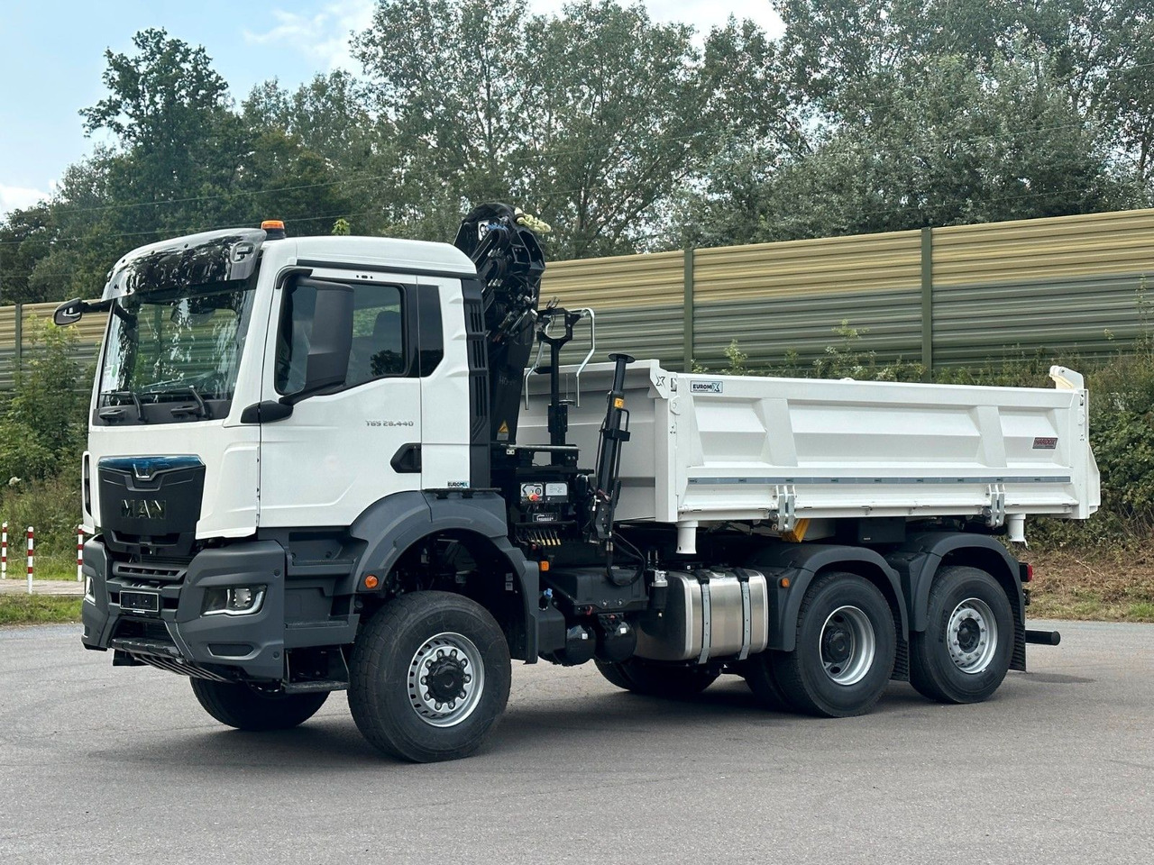 MAN TGS 28.440 6x4-4/3-Seiten- Kipper / Hiab 138-3 - Camión volquete, Camión grúa: foto 2 MAN TGS 28.440 6x4-4/3-Seiten- Kipper / Hiab 138-3 - Camión volquete, Camión grúa: foto 2