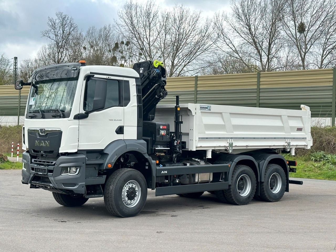 MAN TGS 33.440 6x6 /3-Seiten- Kipper / HIAB 228-4 - Camión volquete, Camión grúa: foto 3 MAN TGS 33.440 6x6 /3-Seiten- Kipper / HIAB 228-4 - Camión volquete, Camión grúa: foto 3