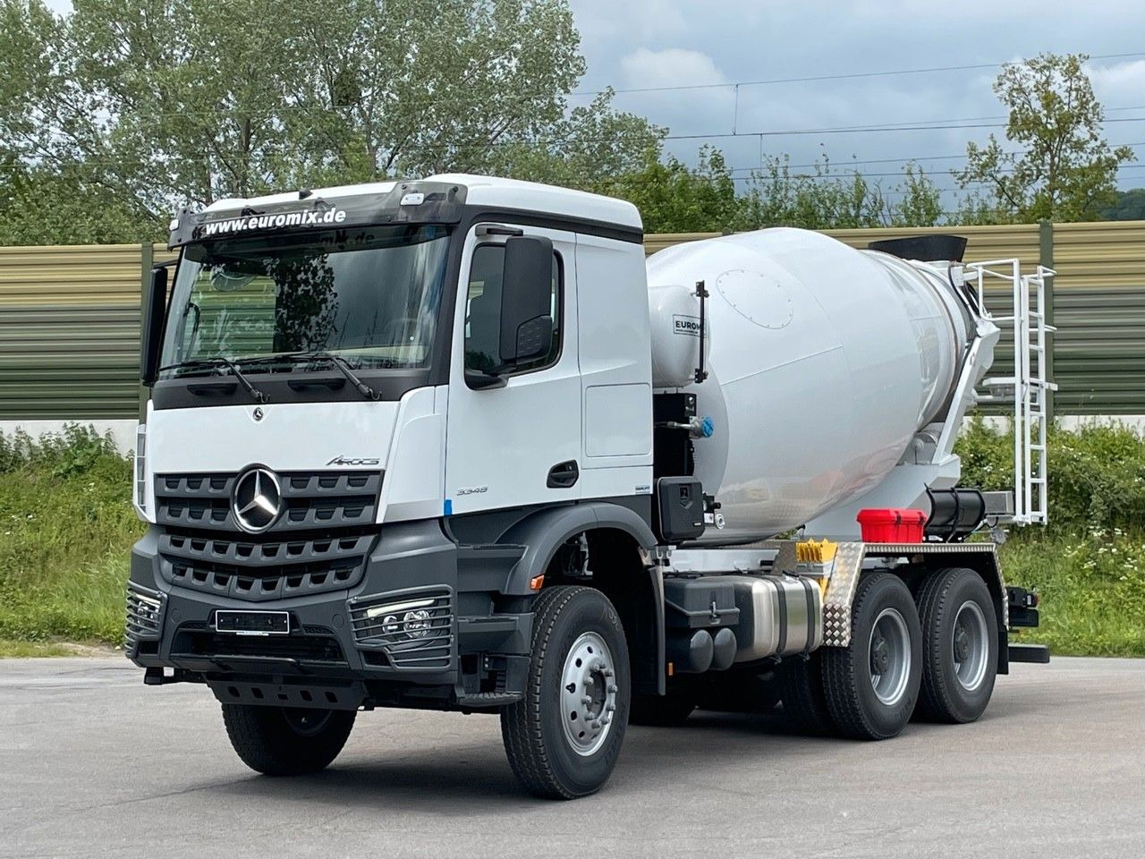 Mercedes-Benz 3348 6X4 Arcos 5 EuromixMTP EM 9 R - Camión hormigonera: foto 2 Mercedes-Benz 3348 6X4 Arcos 5 EuromixMTP EM 9 R - Camión hormigonera: foto 2