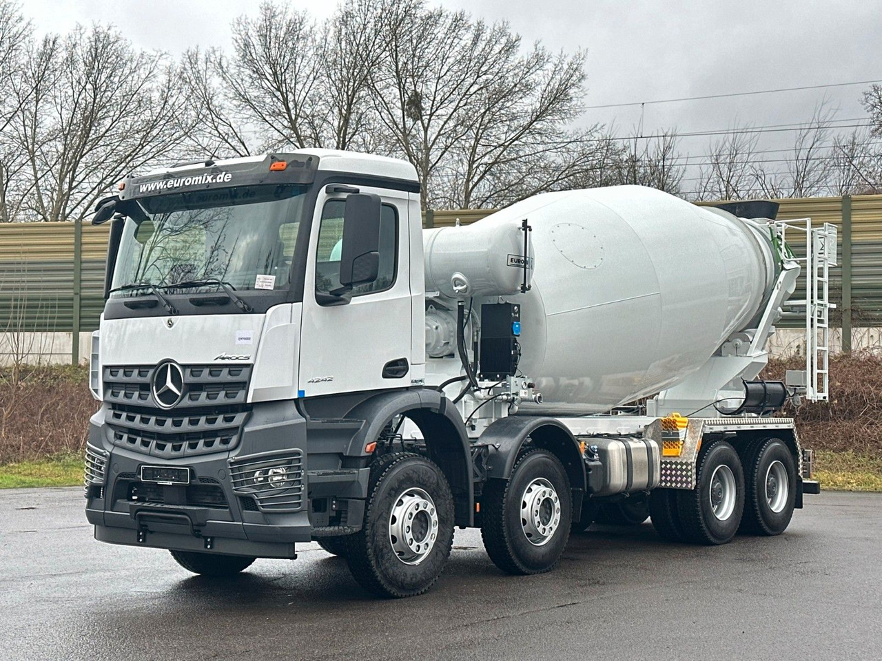 Mercedes-Benz AROCS 5 4242 8x4 Euro5 EuromixMTP EM 12m R - Camión hormigonera: foto 3 Mercedes-Benz AROCS 5 4242 8x4 Euro5 EuromixMTP EM 12m R - Camión hormigonera: foto 3