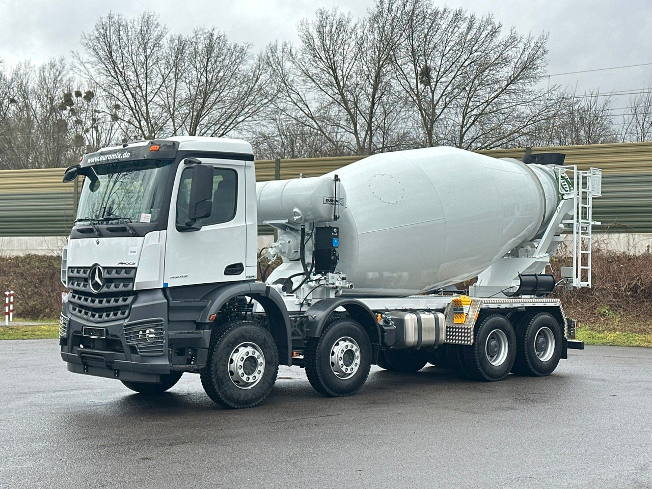 Mercedes-Benz AROCS 5 4242 8x4 Euro5 EuromixMTP EM 12m R - Camión hormigonera: foto 3 Mercedes-Benz AROCS 5 4242 8x4 Euro5 EuromixMTP EM 12m R - Camión hormigonera: foto 3