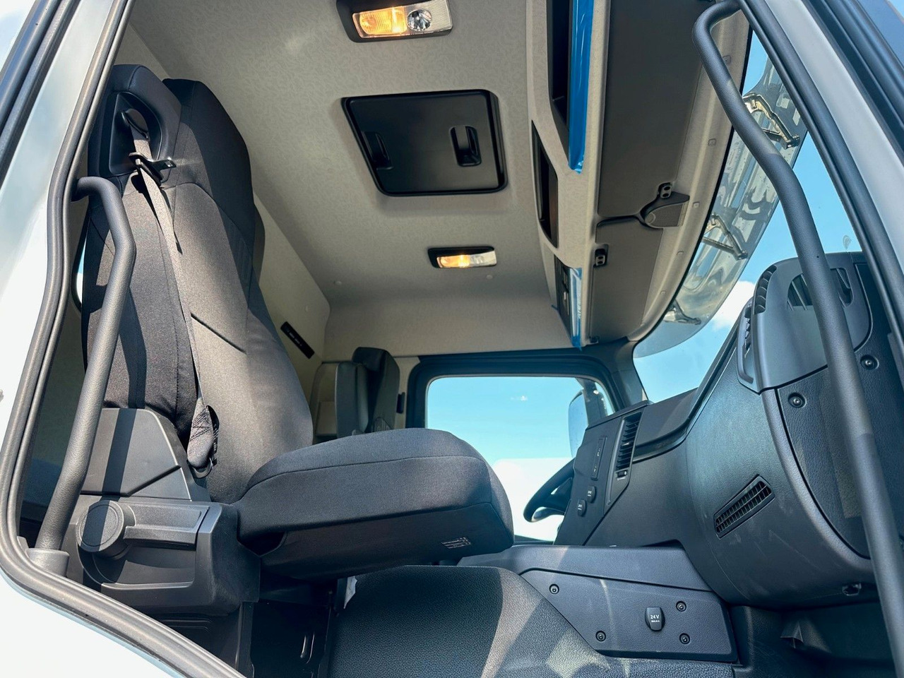 Leasing para  Mercedes-Benz Arocs  5  3540 8x4 EURO 6e EuromixMTP EM 9  L Mercedes-Benz Arocs  5  3540 8x4 EURO 6e EuromixMTP EM 9  L: foto 12