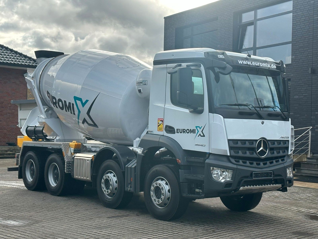 Leasing para  Mercedes-Benz Arocs  5  3540 8x4 EURO 6e EuromixMTP EM 9  L Mercedes-Benz Arocs  5  3540 8x4 EURO 6e EuromixMTP EM 9  L: foto 9
