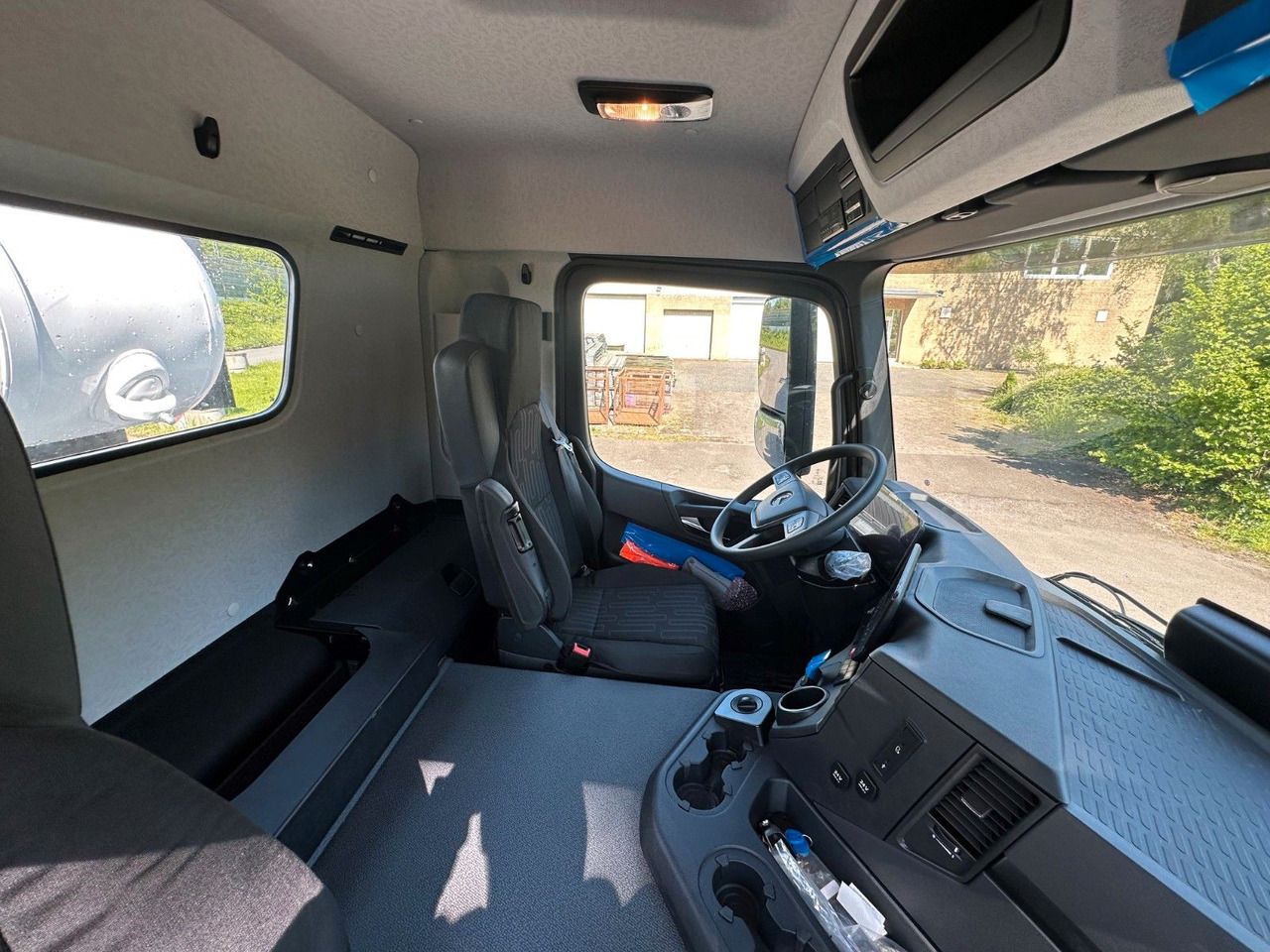 Leasing para  Mercedes-Benz Arocs  5  3540 8x4 EURO 6e EuromixMTP EM 9  L Mercedes-Benz Arocs  5  3540 8x4 EURO 6e EuromixMTP EM 9  L: foto 11