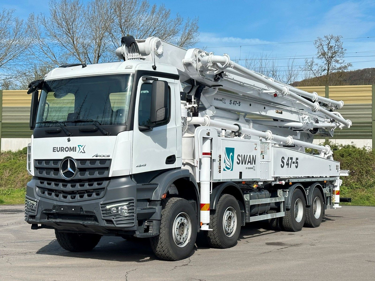 Mercedes-Benz Arocs 5 4542 8x4 SWAN TSP 47-5 160RZ ( 47m ) - Camión hormigonera: foto 2 Mercedes-Benz Arocs 5 4542 8x4 SWAN TSP 47-5 160RZ ( 47m ) - Camión hormigonera: foto 2