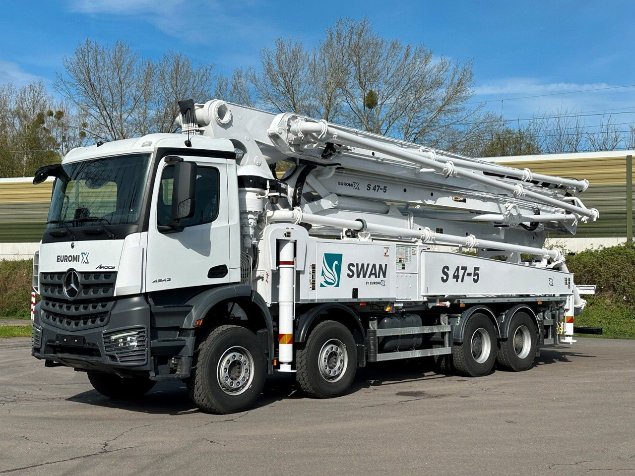 Mercedes-Benz Arocs 5 4542 8x4 SWAN TSP 47-5 160RZ ( 47m ) - Camión hormigonera: foto 2 Mercedes-Benz Arocs 5 4542 8x4 SWAN TSP 47-5 160RZ ( 47m ) - Camión hormigonera: foto 2