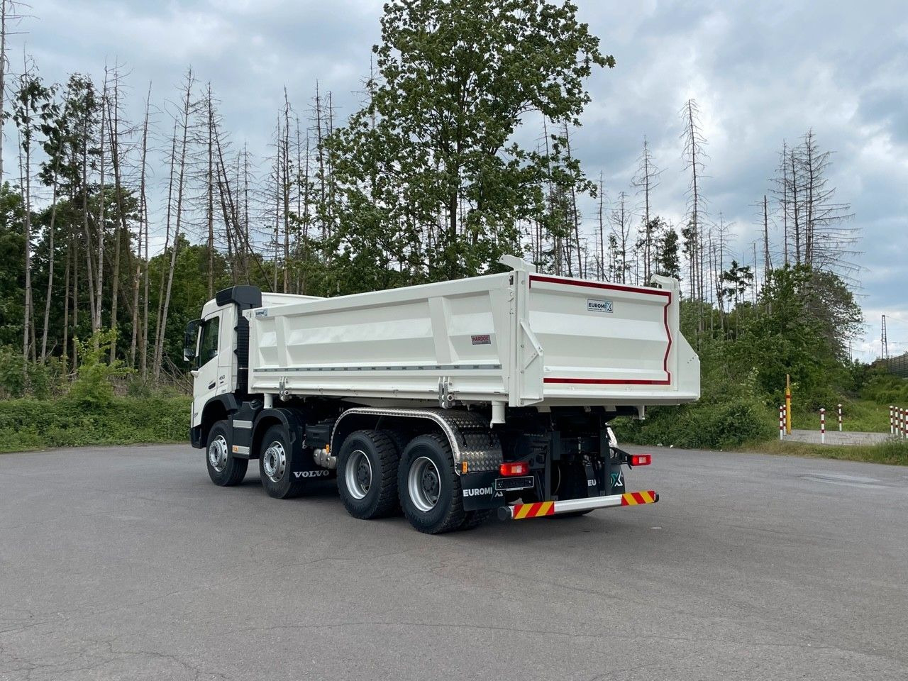 Volvo FMX 460 8x4 / EuromixMTP 3-Seiten-Kipper - Camión volquete: foto 4 Volvo FMX 460 8x4 / EuromixMTP 3-Seiten-Kipper - Camión volquete: foto 4