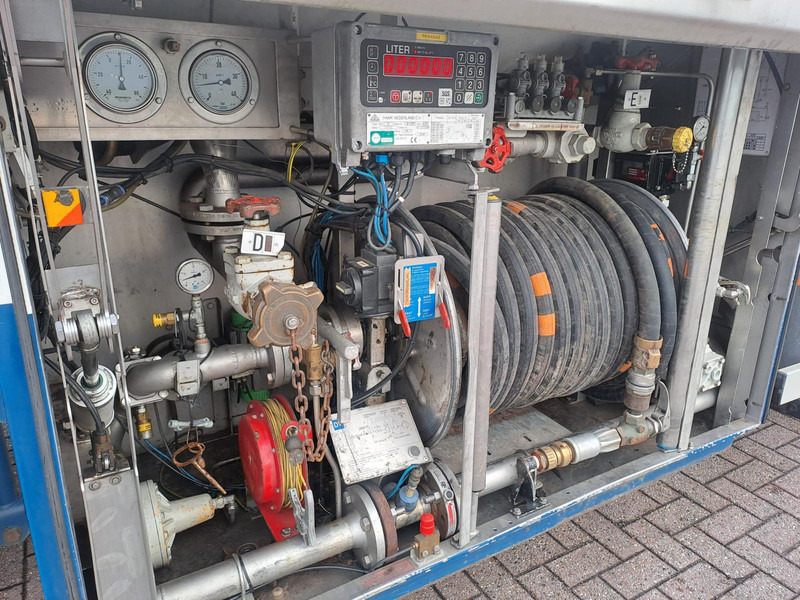 Camión cisterna DAF FAN CF75. 6x2 -24030 Liter Gas tank truck ID 2.166 Rootselaar, flowmeter, pump, sunroof on tank: foto 6 Camión cisterna DAF FAN CF75. 6x2 -24030 Liter Gas tank truck ID 2.166 Rootselaar, flowmeter, pump, sunroof on tank: foto 6