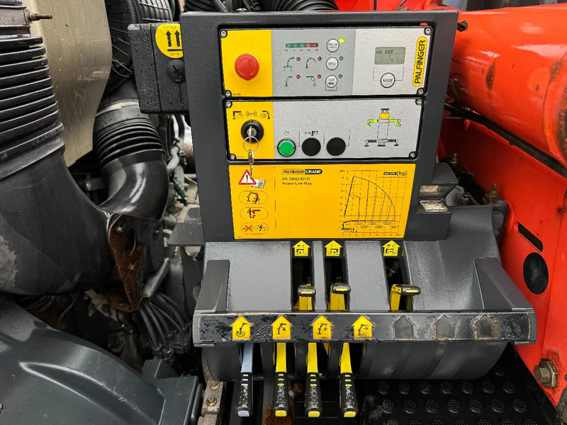 Camión caja abierta, Camión grúa Volvo FM 11.330 4x2, Flatbed-truck with 18t/m Crane, 2014: foto 6 Camión caja abierta, Camión grúa Volvo FM 11.330 4x2, Flatbed-truck with 18t/m Crane, 2014: foto 6