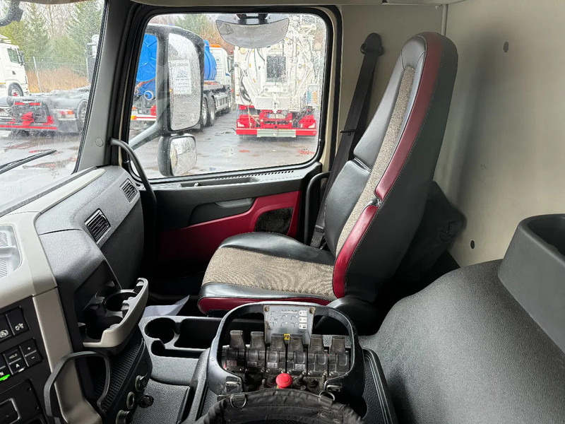 Camión caja abierta, Camión grúa Volvo FM 11.330 4x2, Flatbed-truck with 18t/m Crane, 2014: foto 20 Camión caja abierta, Camión grúa Volvo FM 11.330 4x2, Flatbed-truck with 18t/m Crane, 2014: foto 20