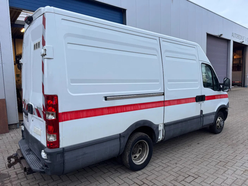 Iveco Daily **35C15-EURO 5-MOTOR 3.0** - Furgón: foto 5 Iveco Daily **35C15-EURO 5-MOTOR 3.0** - Furgón: foto 5