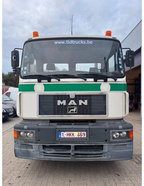 MAN 33.403 **BELGIAN TRUCK-FULL STEEL-MANUAL PUMP** - Camión multibasculante: foto 2 MAN 33.403 **BELGIAN TRUCK-FULL STEEL-MANUAL PUMP** - Camión multibasculante: foto 2