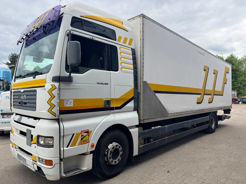 MAN TGA 18.360 **MANUAL GEARBOX-BOITE MANUELLE** - Camión caja cerrada: foto 1 MAN TGA 18.360 **MANUAL GEARBOX-BOITE MANUELLE** - Camión caja cerrada: foto 1