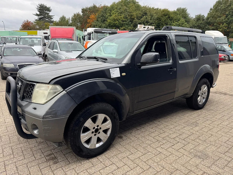 Nissan Pathfinder **AIRCO-EURO 3-7 SEATS** - Coche: foto 3 Nissan Pathfinder **AIRCO-EURO 3-7 SEATS** - Coche: foto 3