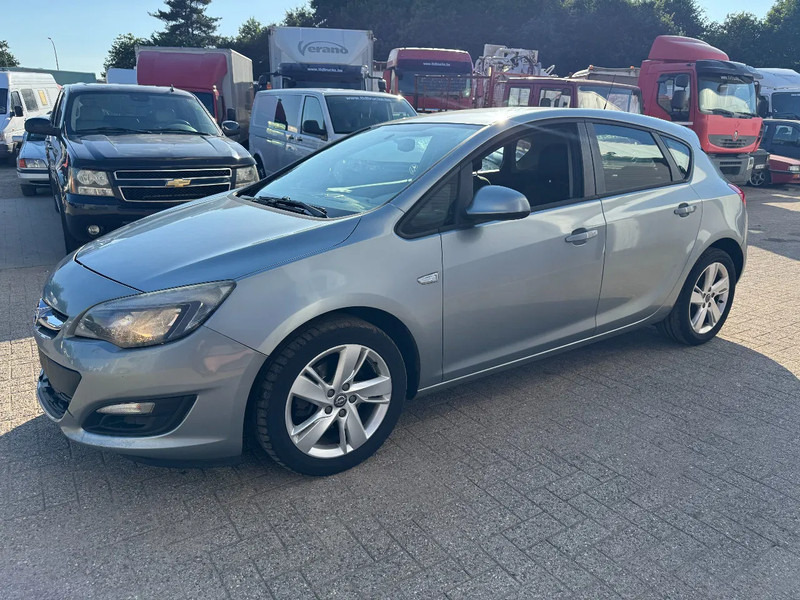 Opel Astra **EURO5-AIRCO** - Sedan: foto 1 Opel Astra **EURO5-AIRCO** - Sedan: foto 1