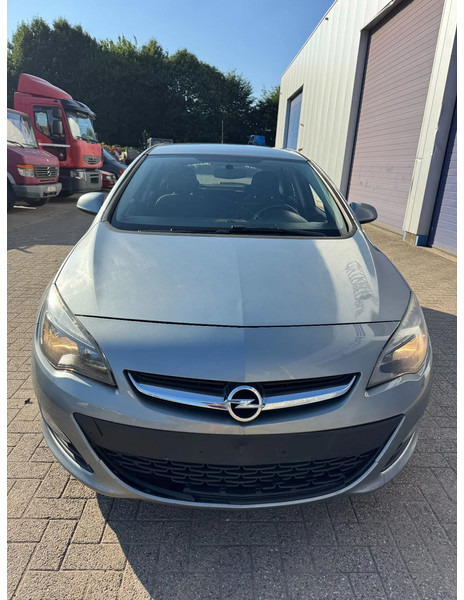 Opel Astra **EURO5-AIRCO** - Sedan: foto 2 Opel Astra **EURO5-AIRCO** - Sedan: foto 2