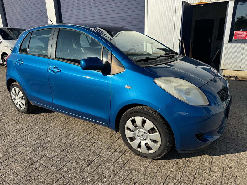 Toyota Yaris **PETROL-ESSENCE-AC** - Hatchback: foto 3 Toyota Yaris **PETROL-ESSENCE-AC** - Hatchback: foto 3