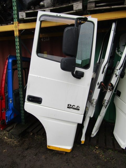 DAF XF 105 OFFSIDE (DRIVERS) COMPLETE DOOR - Cabina e interior para Camión: foto 1 DAF XF 105 OFFSIDE (DRIVERS) COMPLETE DOOR - Cabina e interior para Camión: foto 1