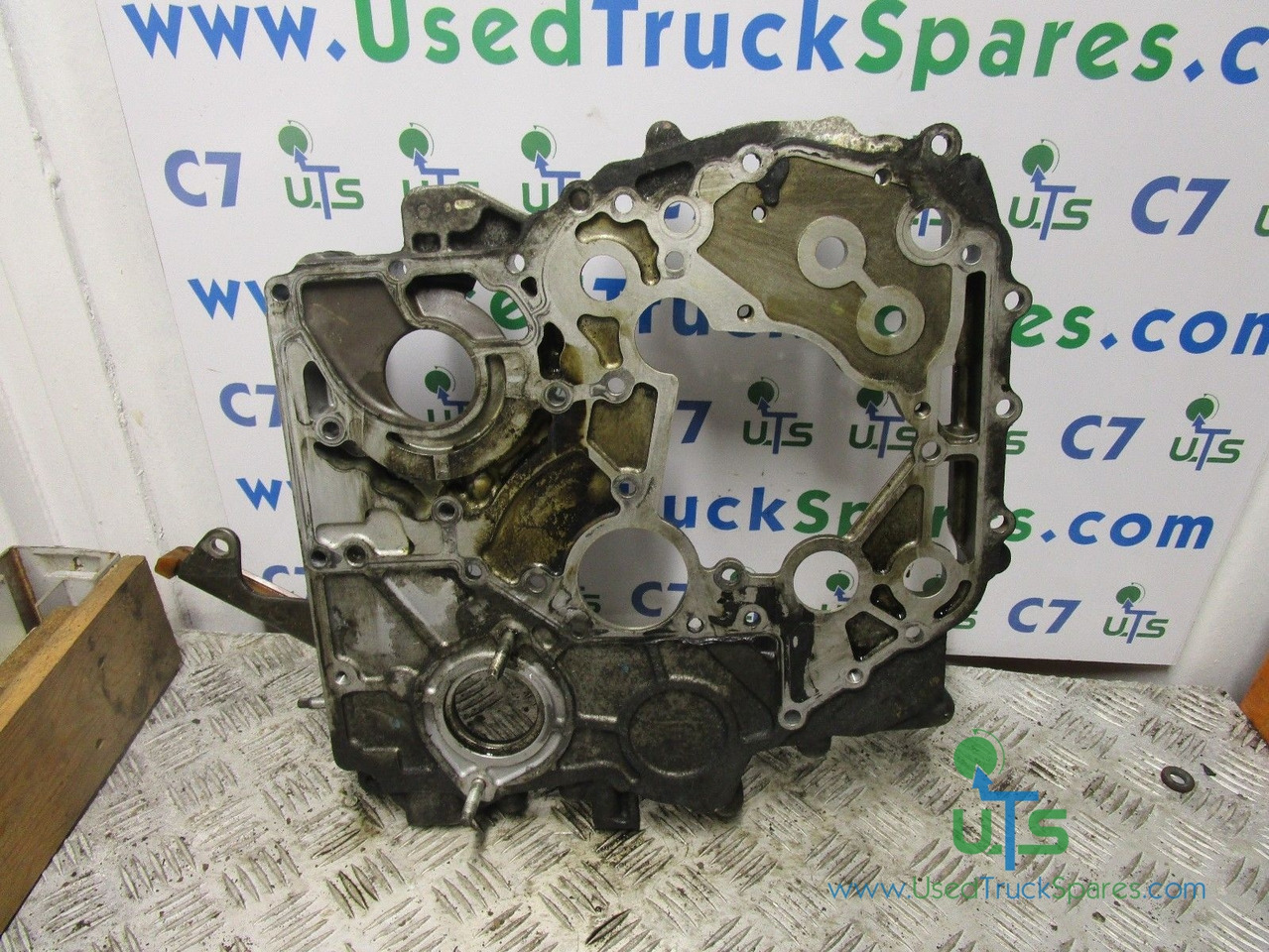 ISUZU NKR (4JJ1) INNER FRONT TIMING COVER - Motor y piezas para Camión: foto 1 ISUZU NKR (4JJ1) INNER FRONT TIMING COVER - Motor y piezas para Camión: foto 1