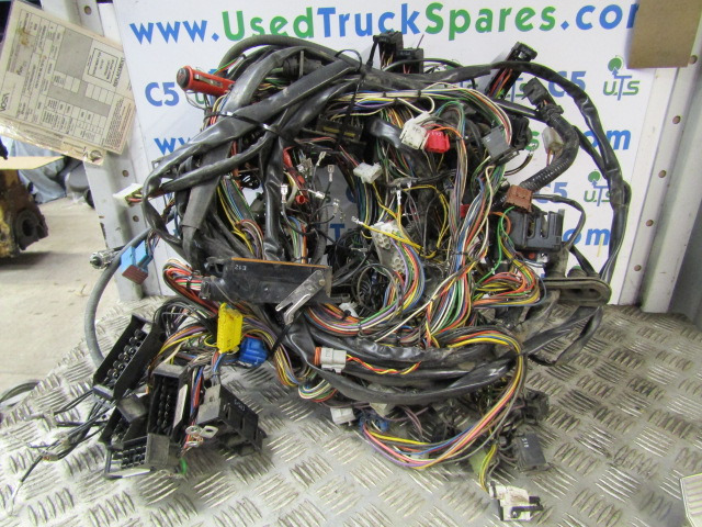 SCANIA P94 COMPLETE CAB HARNESS - Cabina e interior para Camión: foto 1 SCANIA P94 COMPLETE CAB HARNESS - Cabina e interior para Camión: foto 1