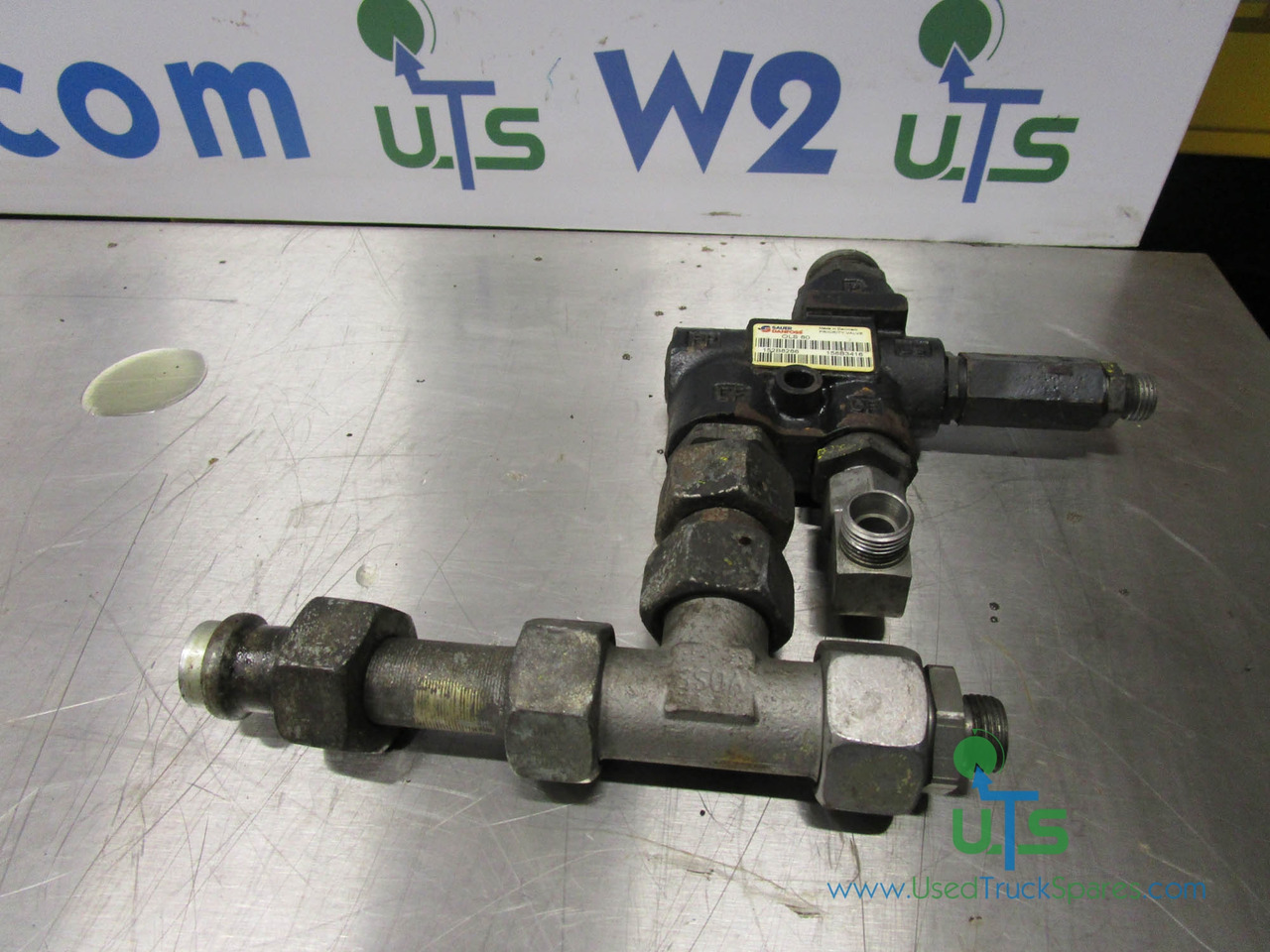 SCHMIDT SWINGO 200 POWER STEERING PRIORITY VALVE P/NO 152B8266 - Dirección para Vehículo municipal: foto 1 SCHMIDT SWINGO 200 POWER STEERING PRIORITY VALVE P/NO 152B8266 - Dirección para Vehículo municipal: foto 1