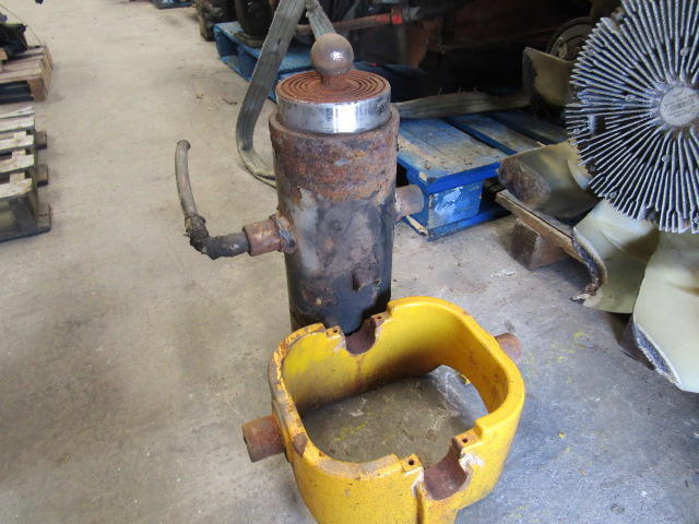 UNDERFLOOR TIPPING RAM 6 STAGE REMOVED FOR 2019 VOLVO FE 18TON TIPPER - Hidráulica para Camión: foto 1 UNDERFLOOR TIPPING RAM 6 STAGE REMOVED FOR 2019 VOLVO FE 18TON TIPPER - Hidráulica para Camión: foto 1