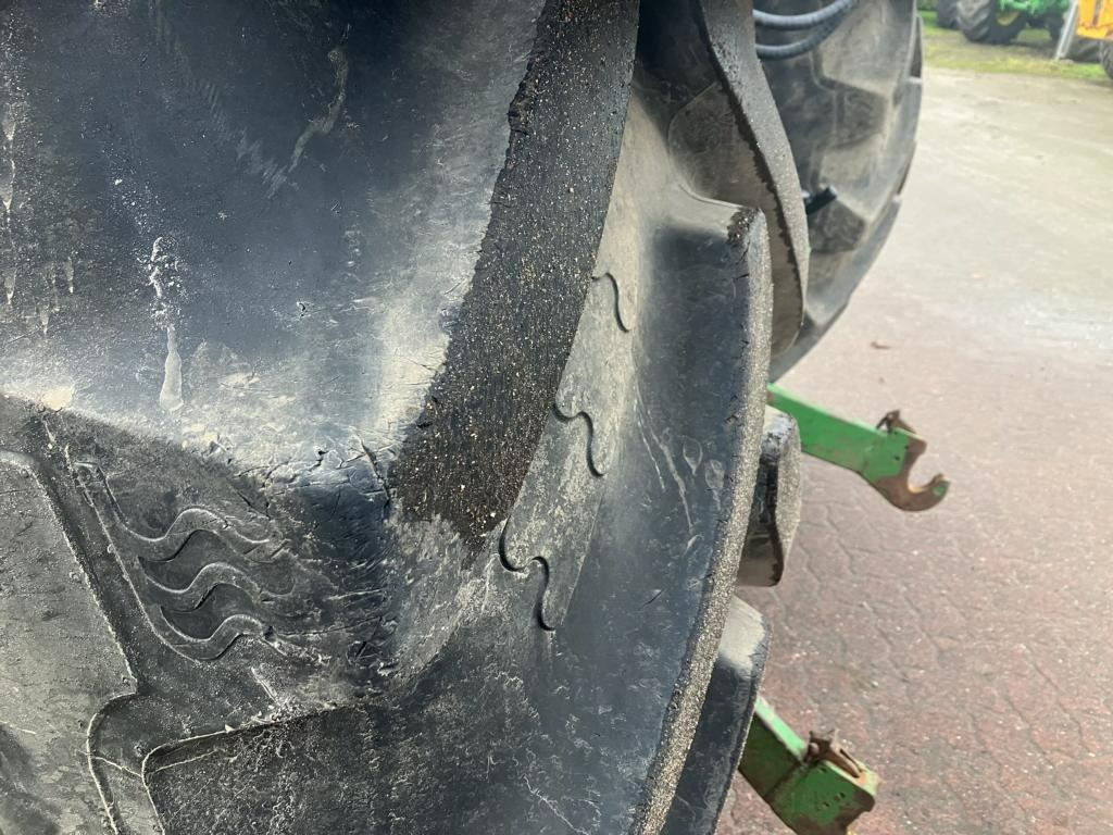 John Deere 6215R - Tractor: foto 5 John Deere 6215R - Tractor: foto 5