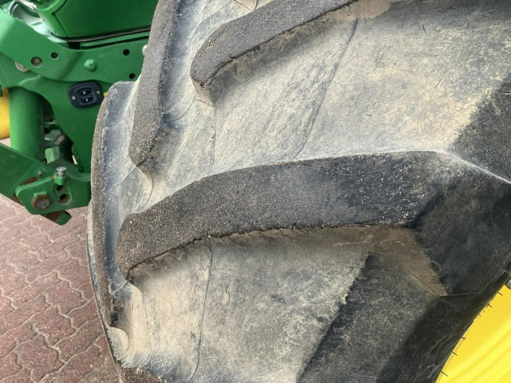 John Deere 6215R - Tractor: foto 2 John Deere 6215R - Tractor: foto 2