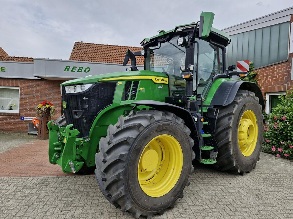 John Deere TRAKTOR 7R330 - Tractor: foto 1 John Deere TRAKTOR 7R330 - Tractor: foto 1