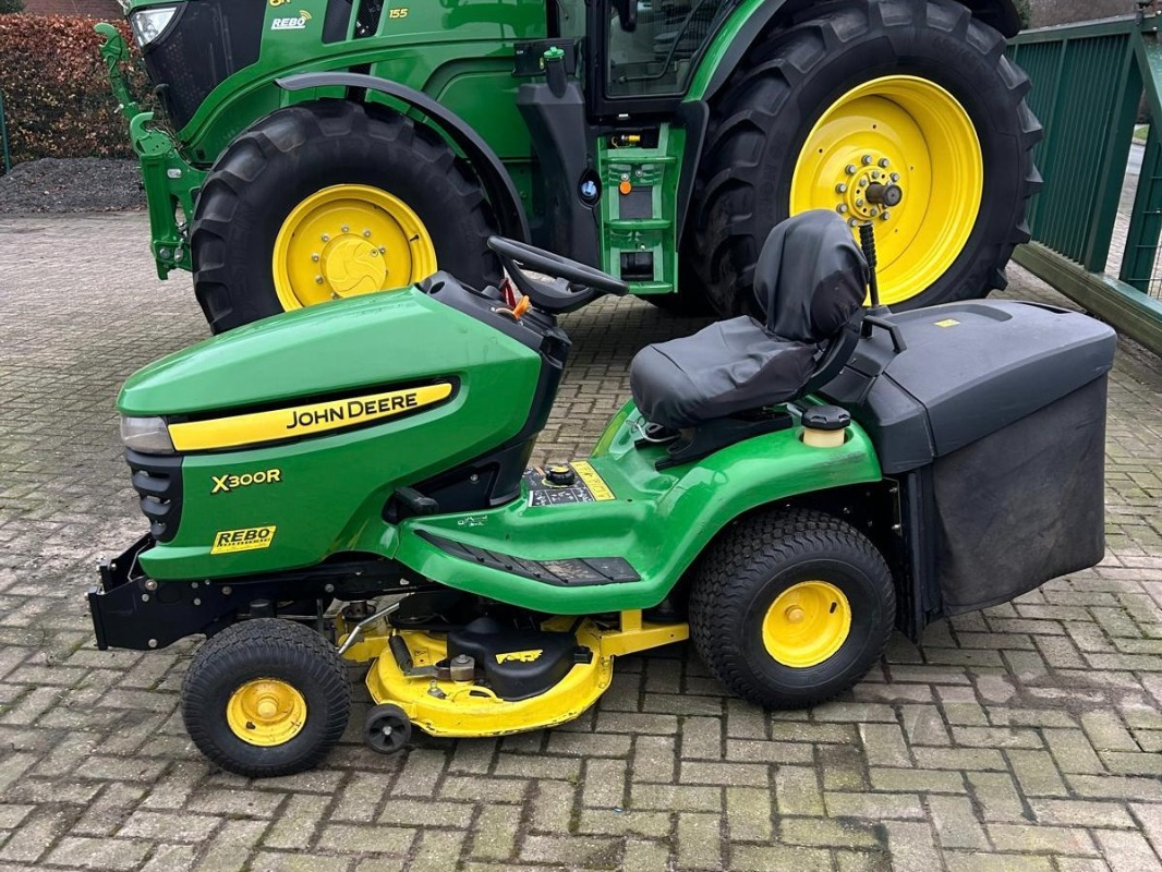 John Deere X305R RASENTRAKTOR (MY11) - Segadora: foto 1 John Deere X305R RASENTRAKTOR (MY11) - Segadora: foto 1
