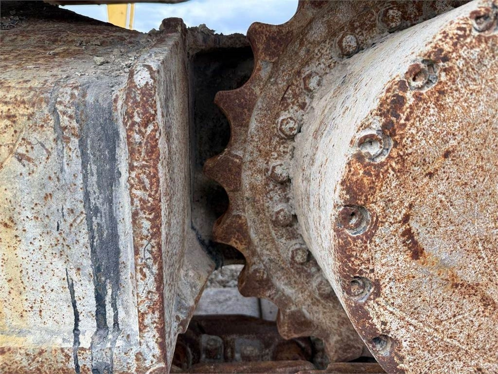 Excavadora de cadenas JCB JS 220 LC: foto 15
