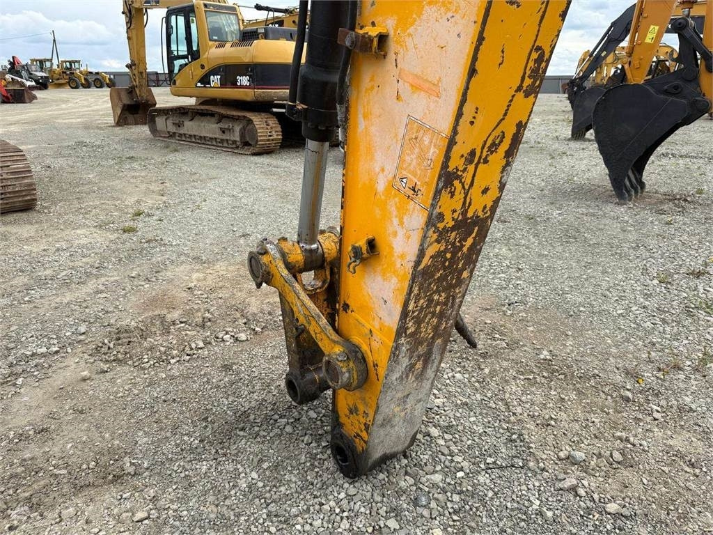 Excavadora de cadenas JCB JS 220 LC: foto 9
