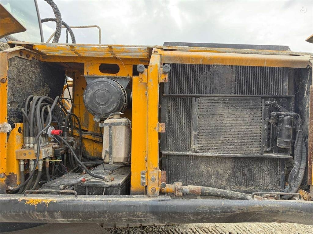 Excavadora de cadenas JCB JS 220 LC: foto 11