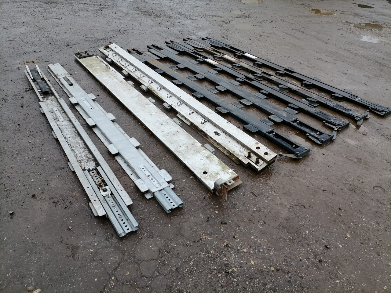 KRONE Haagise tugipostid 515068374 - Pieza universal para Camión: foto 5 KRONE Haagise tugipostid 515068374 - Pieza universal para Camión: foto 5