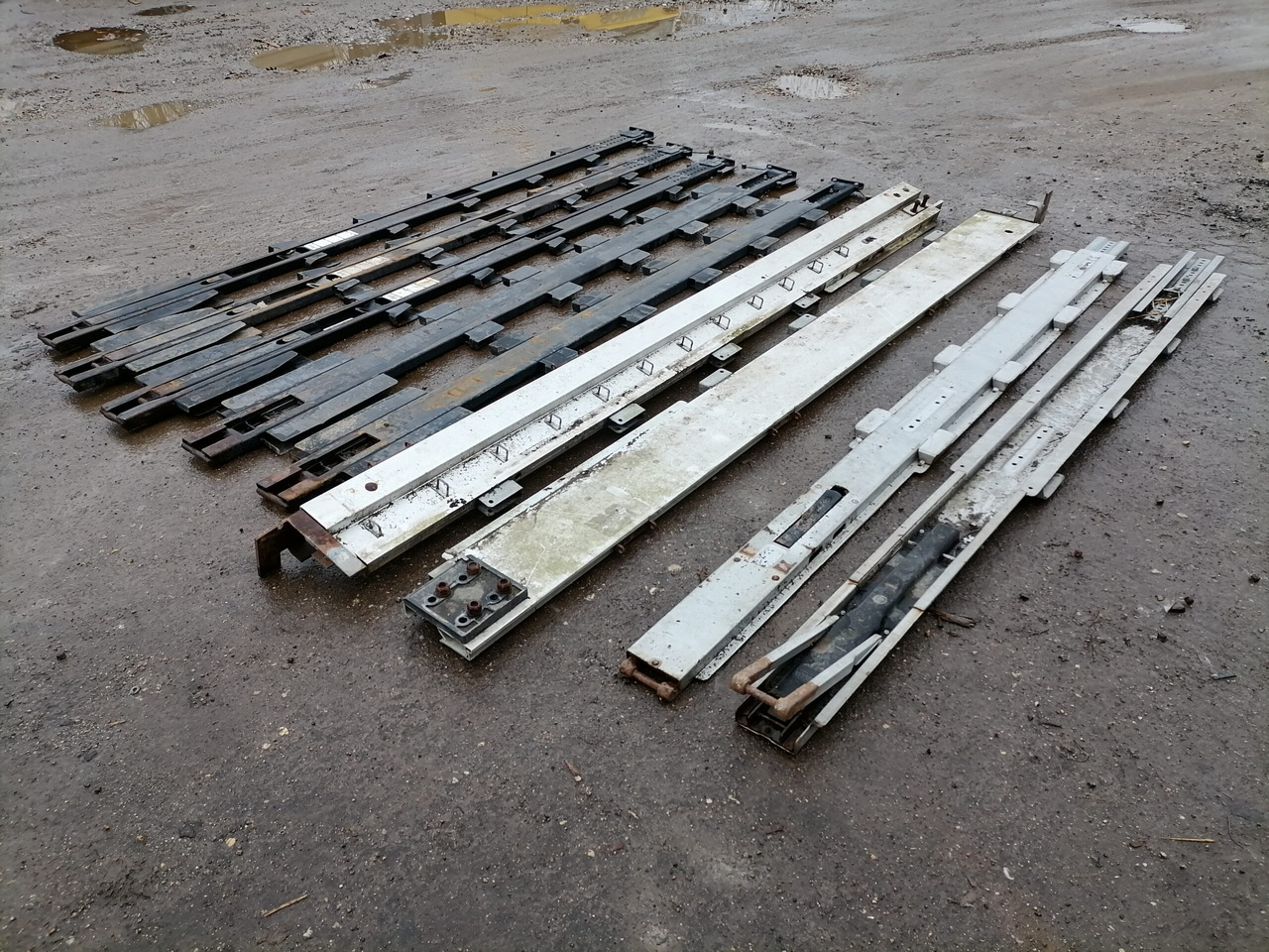 KRONE Haagise tugipostid 515068374 - Pieza universal para Camión: foto 4 KRONE Haagise tugipostid 515068374 - Pieza universal para Camión: foto 4