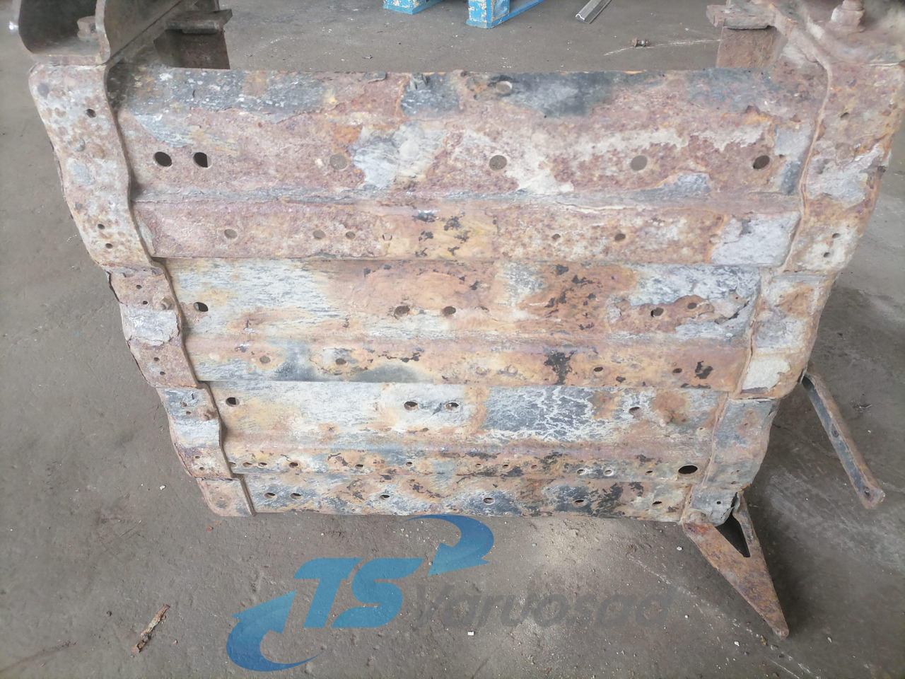 MAN Battery box 81418605376 - Acumulador para Camión: foto 2 MAN Battery box 81418605376 - Acumulador para Camión: foto 2
