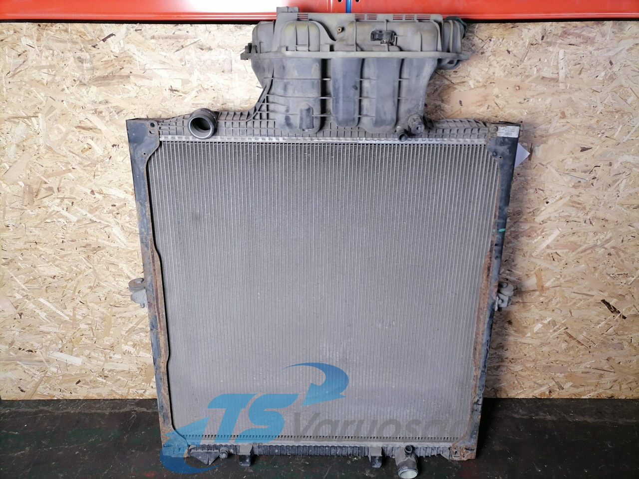 MAN Cooling radiator 81061016477 - Radiador para Camión: foto 1 MAN Cooling radiator 81061016477 - Radiador para Camión: foto 1