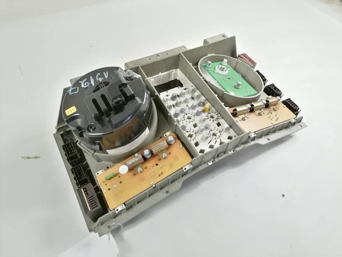 MAN Dashboard 81272026080 - Salpicadero para Camión: foto 3 MAN Dashboard 81272026080 - Salpicadero para Camión: foto 3