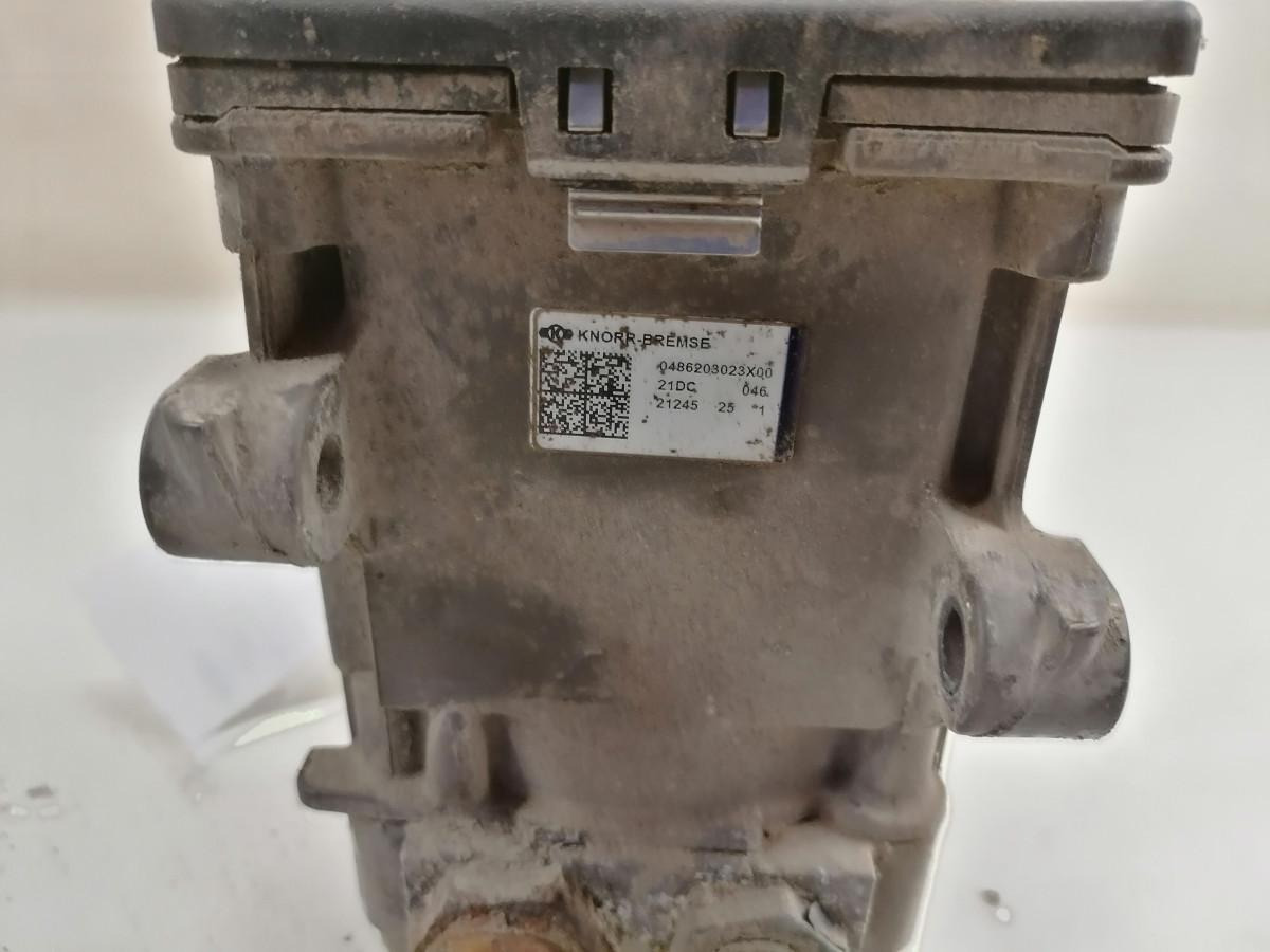 MAN EBS brake valve 0486203023 - Válvula de freno para Camión: foto 2 MAN EBS brake valve 0486203023 - Válvula de freno para Camión: foto 2