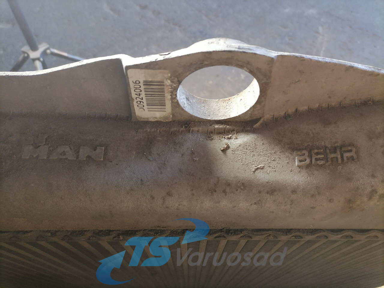 MAN Intercooler radiator 81061300205 - Intercooler para Camión: foto 3 MAN Intercooler radiator 81061300205 - Intercooler para Camión: foto 3