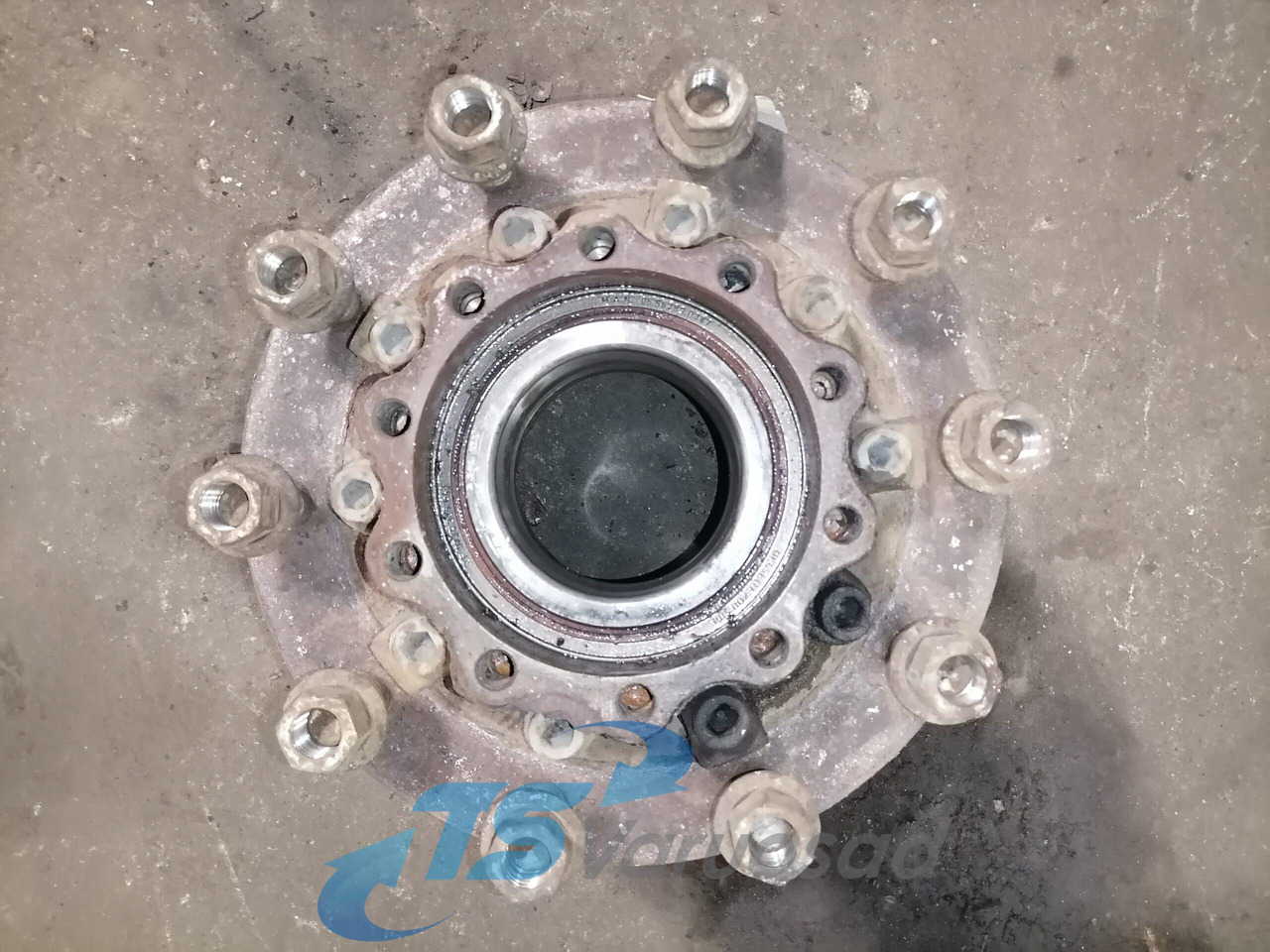 MAN Rear axel hub 81357010155 - Cubo para Camión: foto 4 MAN Rear axel hub 81357010155 - Cubo para Camión: foto 4