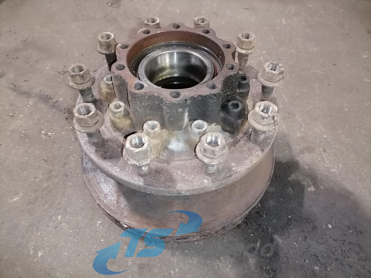 MAN Rear axel hub 81357010155 - Cubo para Camión: foto 1 MAN Rear axel hub 81357010155 - Cubo para Camión: foto 1