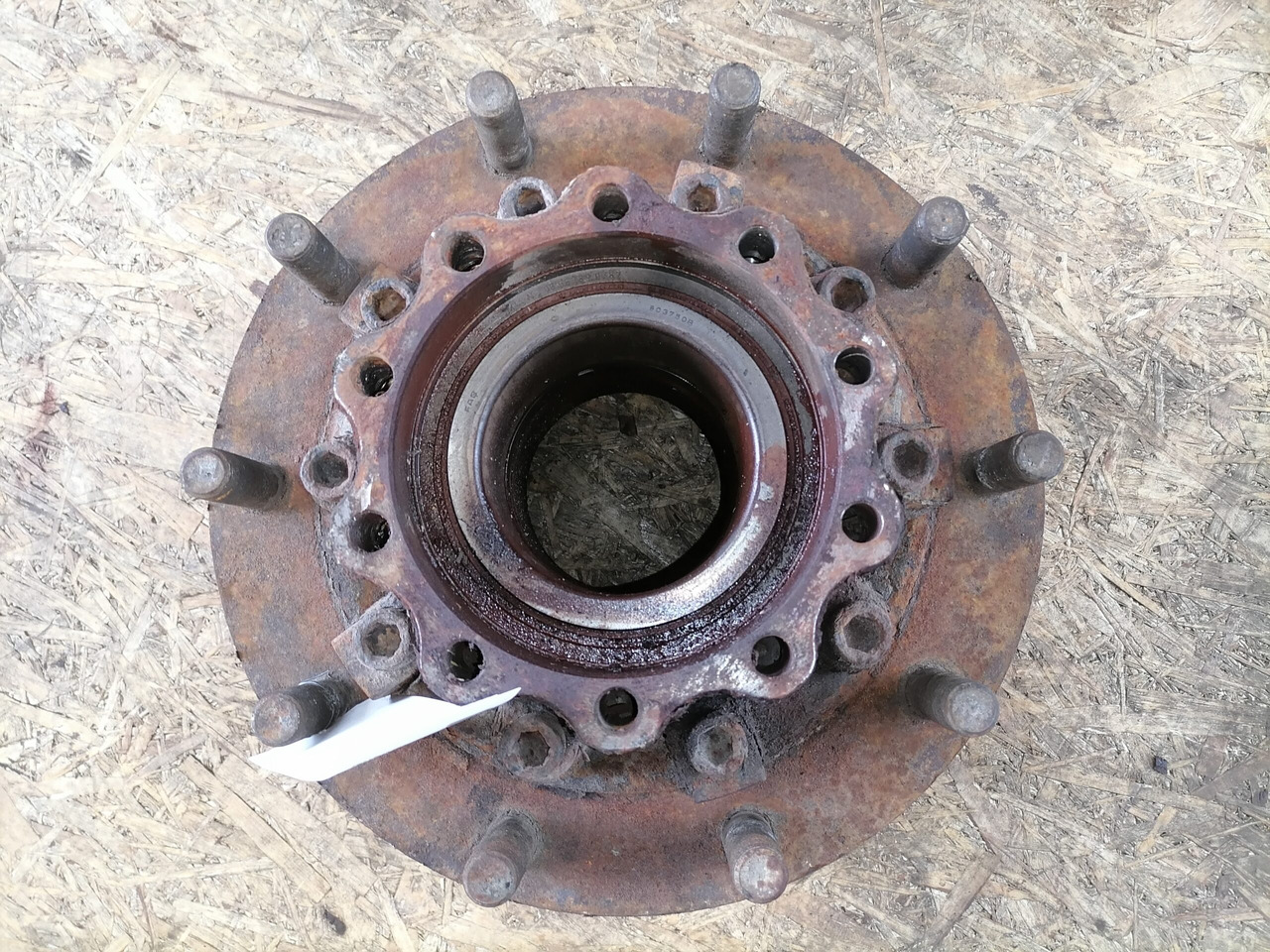MAN Rear axel hub 81357013155 - Cubo para Camión: foto 2 MAN Rear axel hub 81357013155 - Cubo para Camión: foto 2
