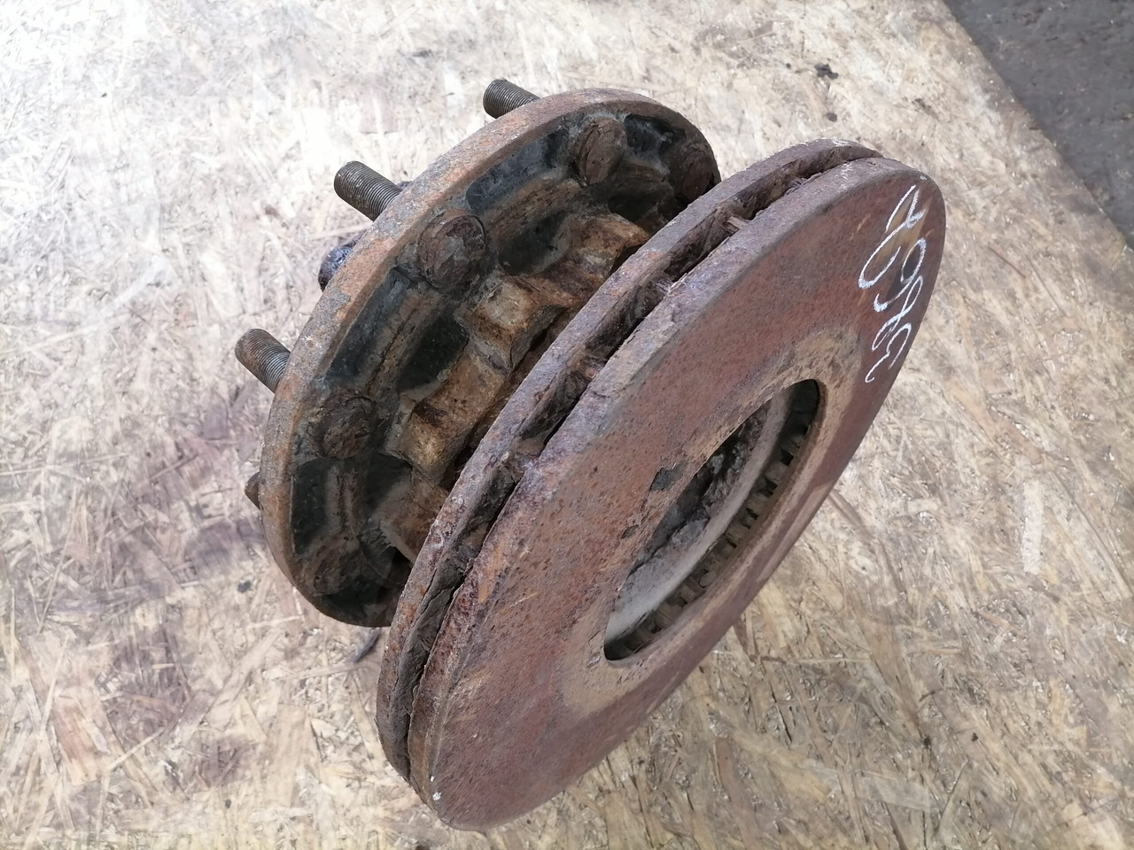 MAN Rear axel hub 81357013155 - Cubo para Camión: foto 4 MAN Rear axel hub 81357013155 - Cubo para Camión: foto 4