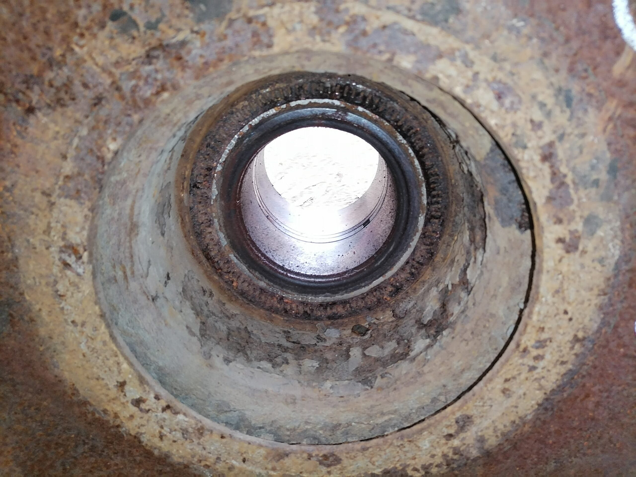 MAN Rear axel hub 81357013155 - Cubo para Camión: foto 5 MAN Rear axel hub 81357013155 - Cubo para Camión: foto 5