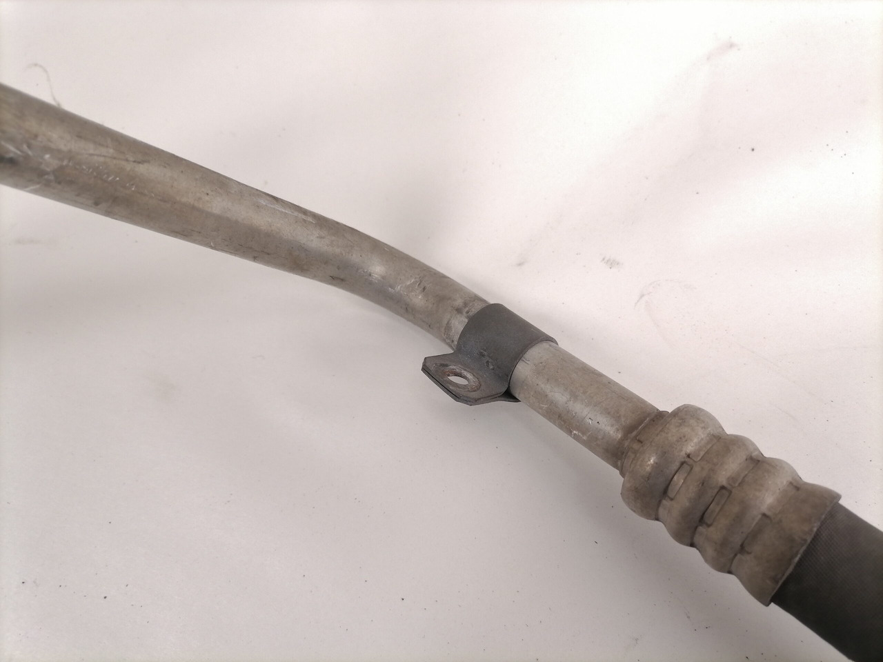 Mercedes-Benz A/C pipe A9608307517 - Calefacción/ Ventilación para Camión: foto 4 Mercedes-Benz A/C pipe A9608307517 - Calefacción/ Ventilación para Camión: foto 4
