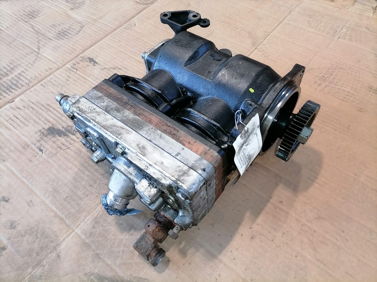 Mercedes-Benz Air compressor K165523N00 - Compresor para Camión: foto 2 Mercedes-Benz Air compressor K165523N00 - Compresor para Camión: foto 2