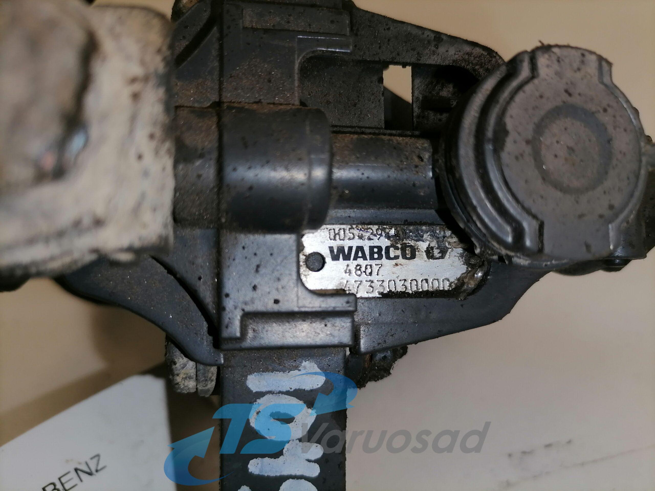 Mercedes-Benz Air pressure control valve 4733030000 - Válvula de freno para Camión: foto 2 Mercedes-Benz Air pressure control valve 4733030000 - Válvula de freno para Camión: foto 2